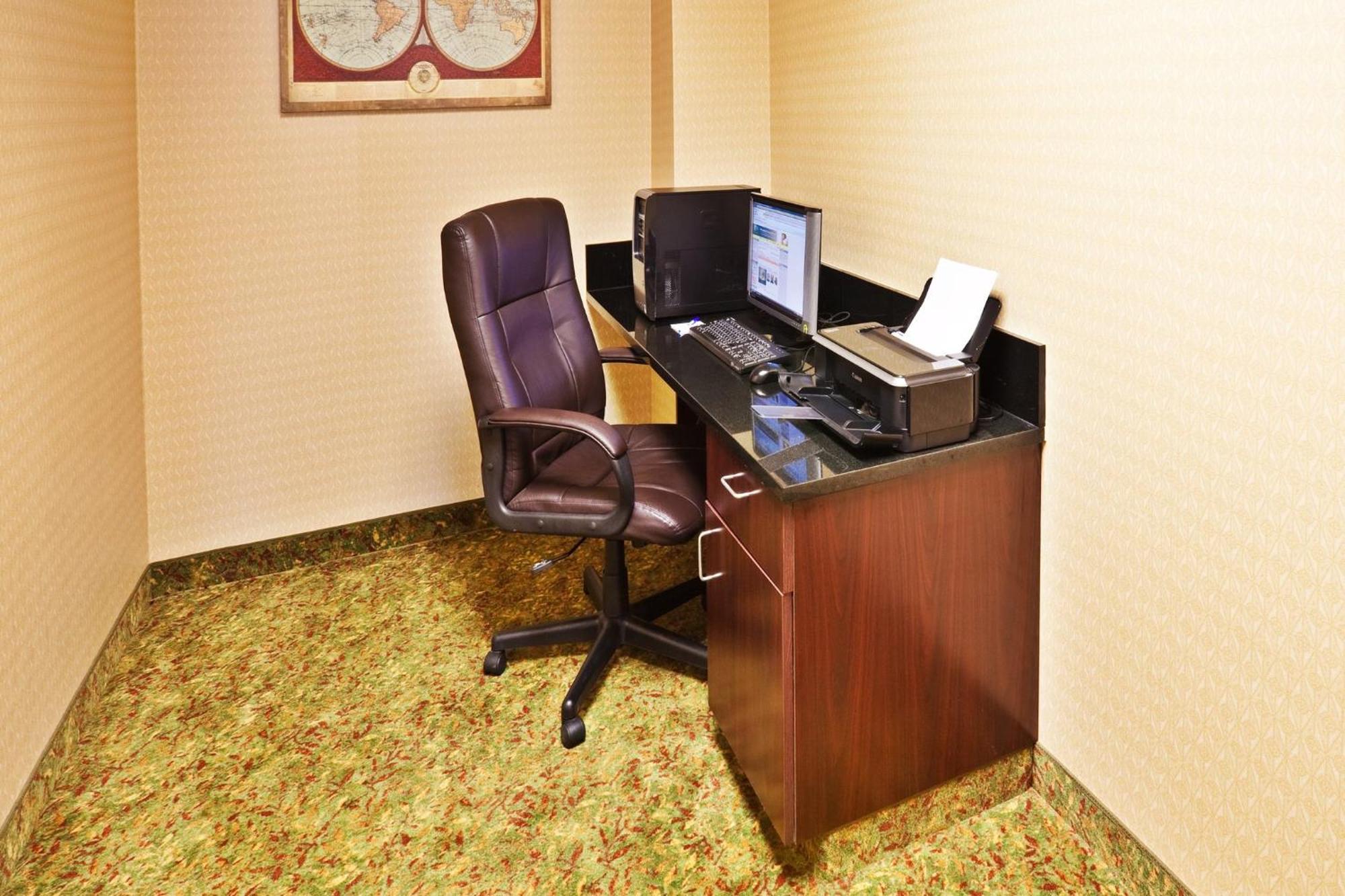 Holiday Inn Express & Suites Perry By Ihg Exterior photo