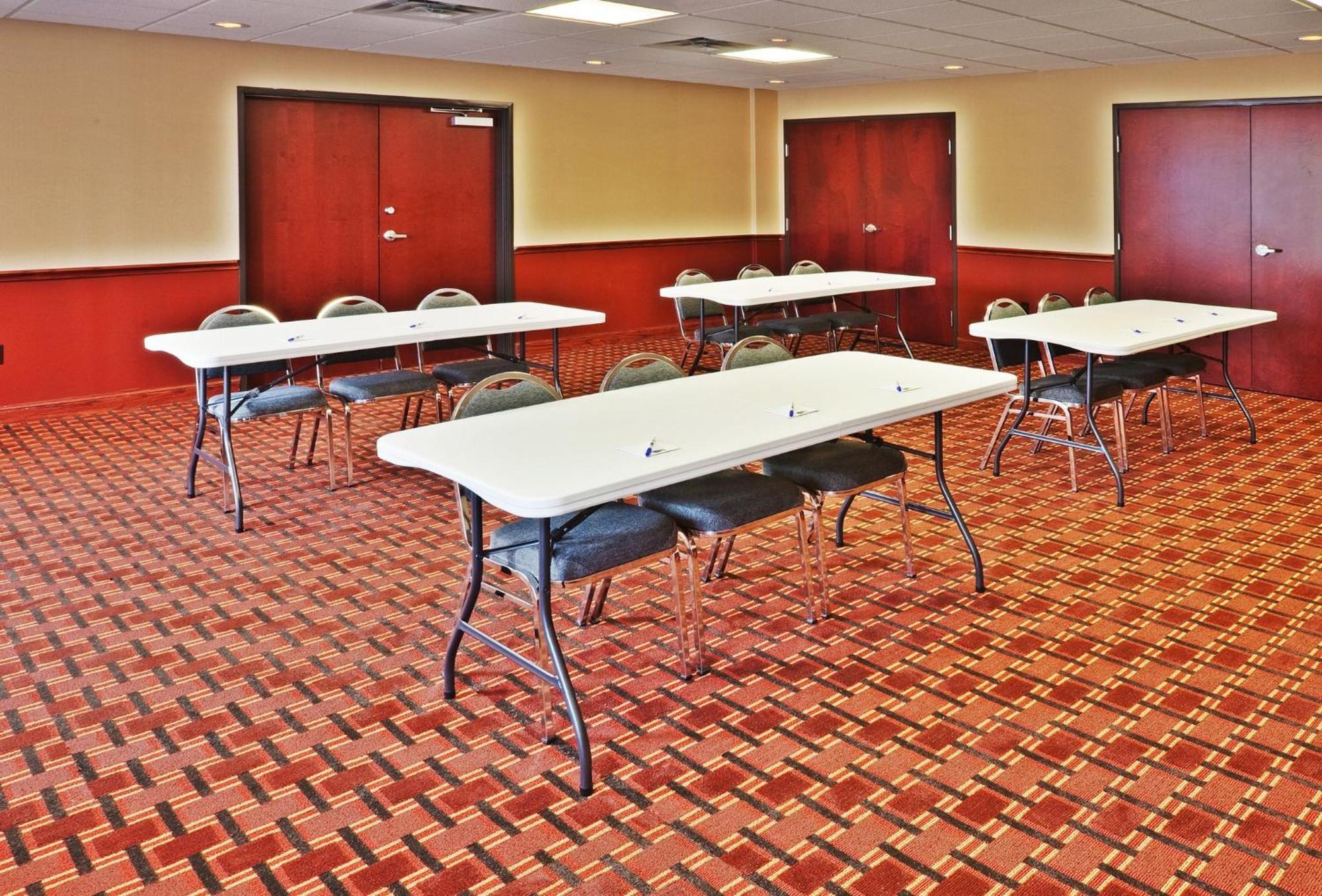 Holiday Inn Express & Suites Perry By Ihg Exterior photo
